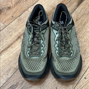 Men's Nova 4 DRAB color NEW never worn size 10.5 US